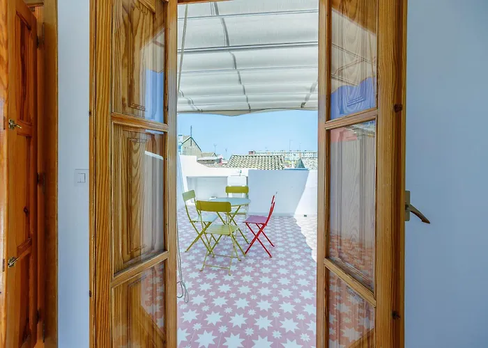Artisan Haven: El Cabanyal Oasis