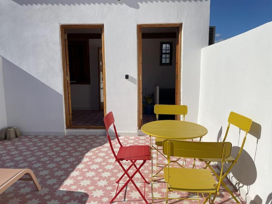 Artisan Haven: El Cabanyal Oasis *