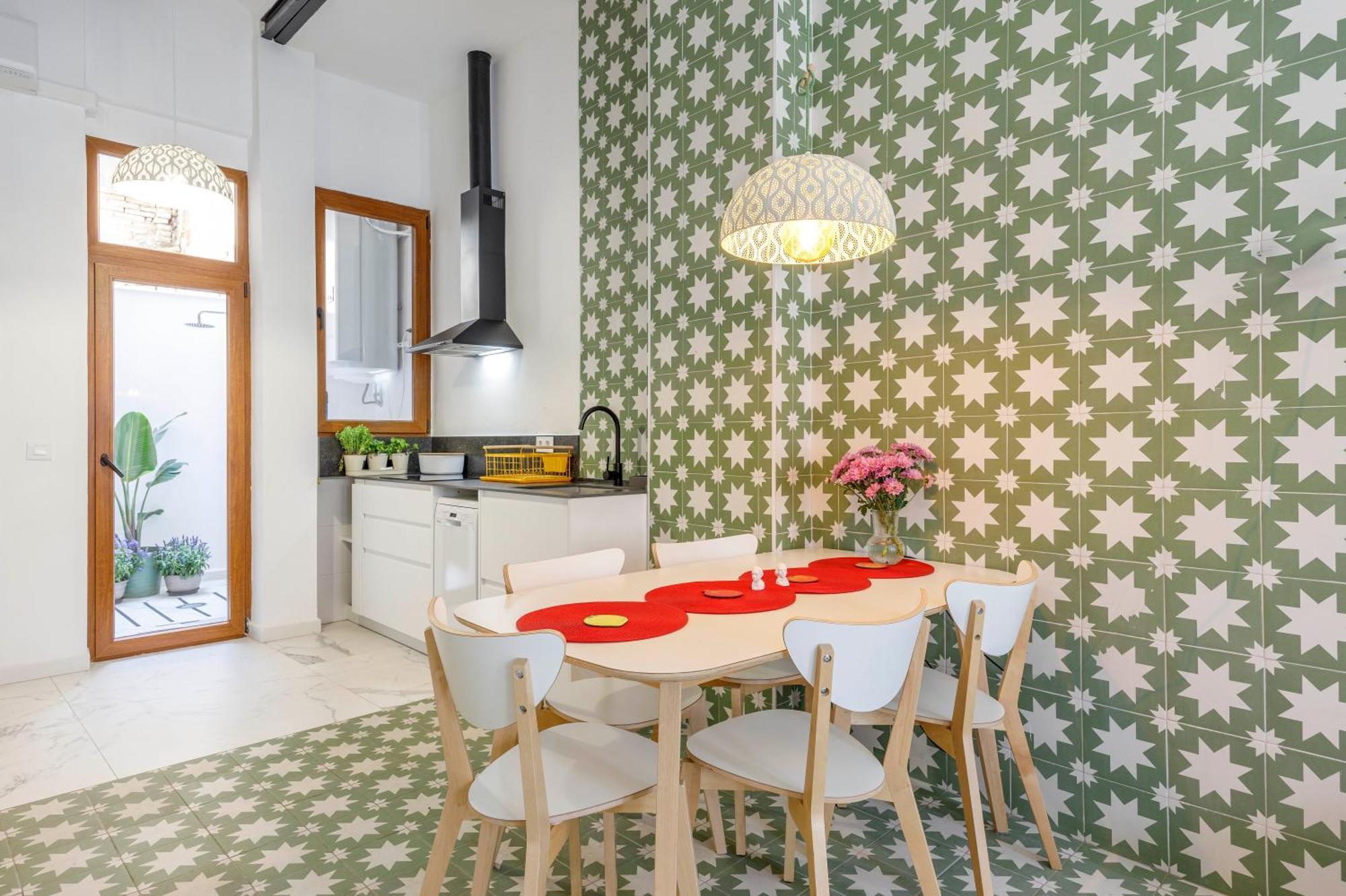 Artisan Haven: El Cabanyal Oasis Valencia