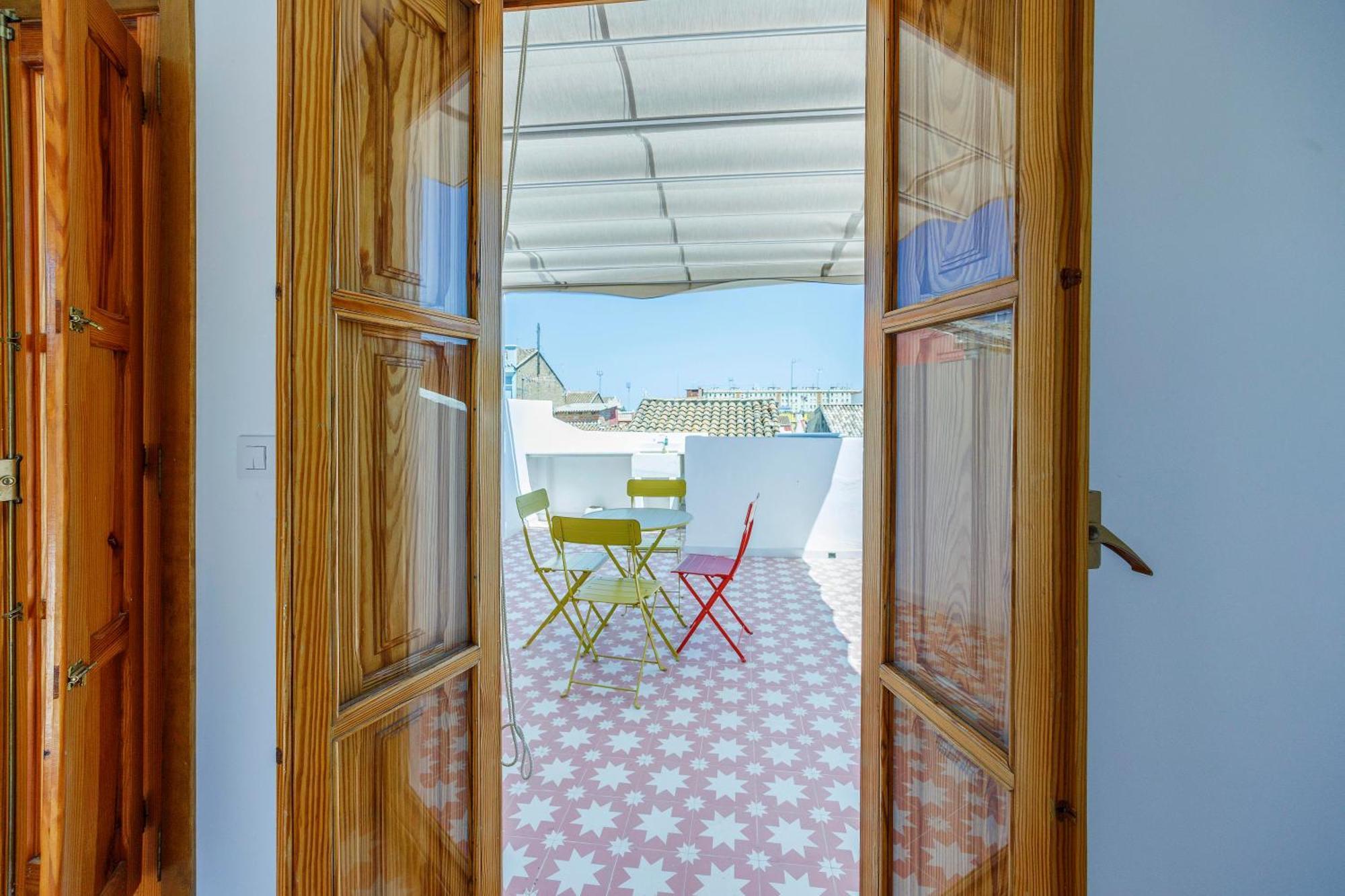 Artisan Haven: El Cabanyal Oasis Holiday home