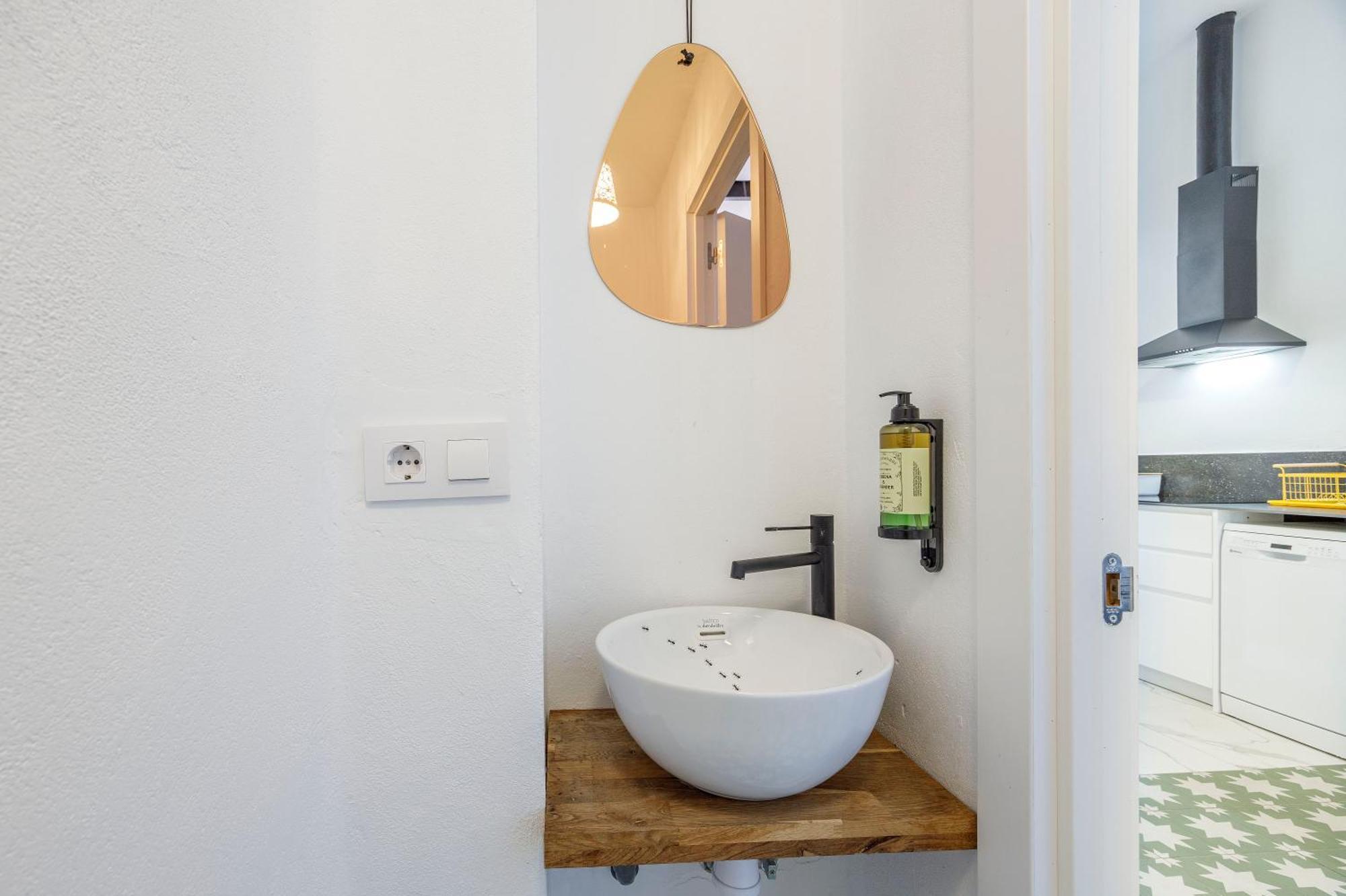 Artisan Haven: El Cabanyal Oasis Holiday home