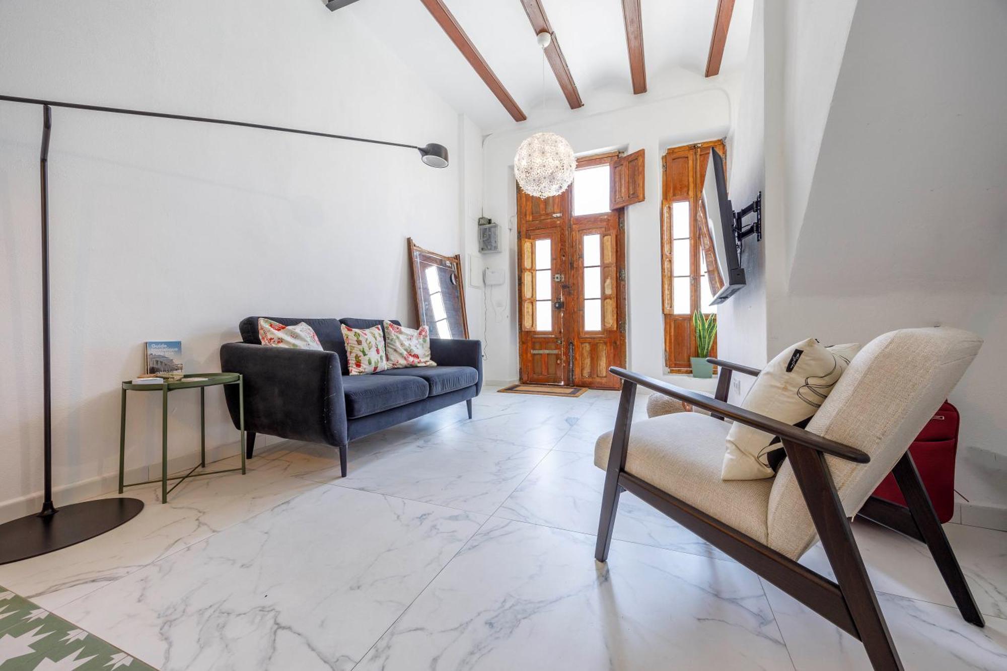 Artisan Haven: El Cabanyal Oasis Valencia