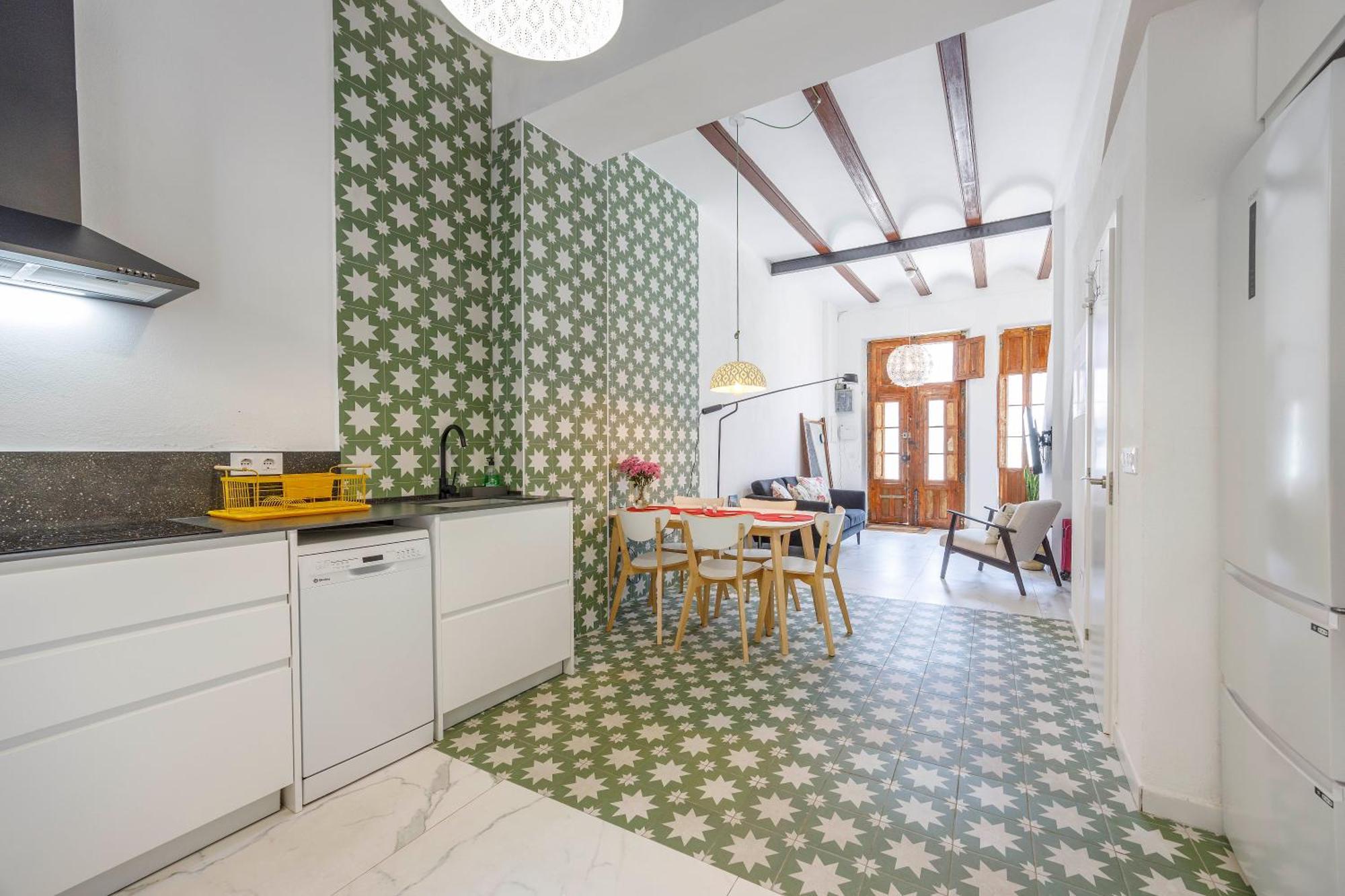 Artisan Haven: El Cabanyal Oasis * Valencia
